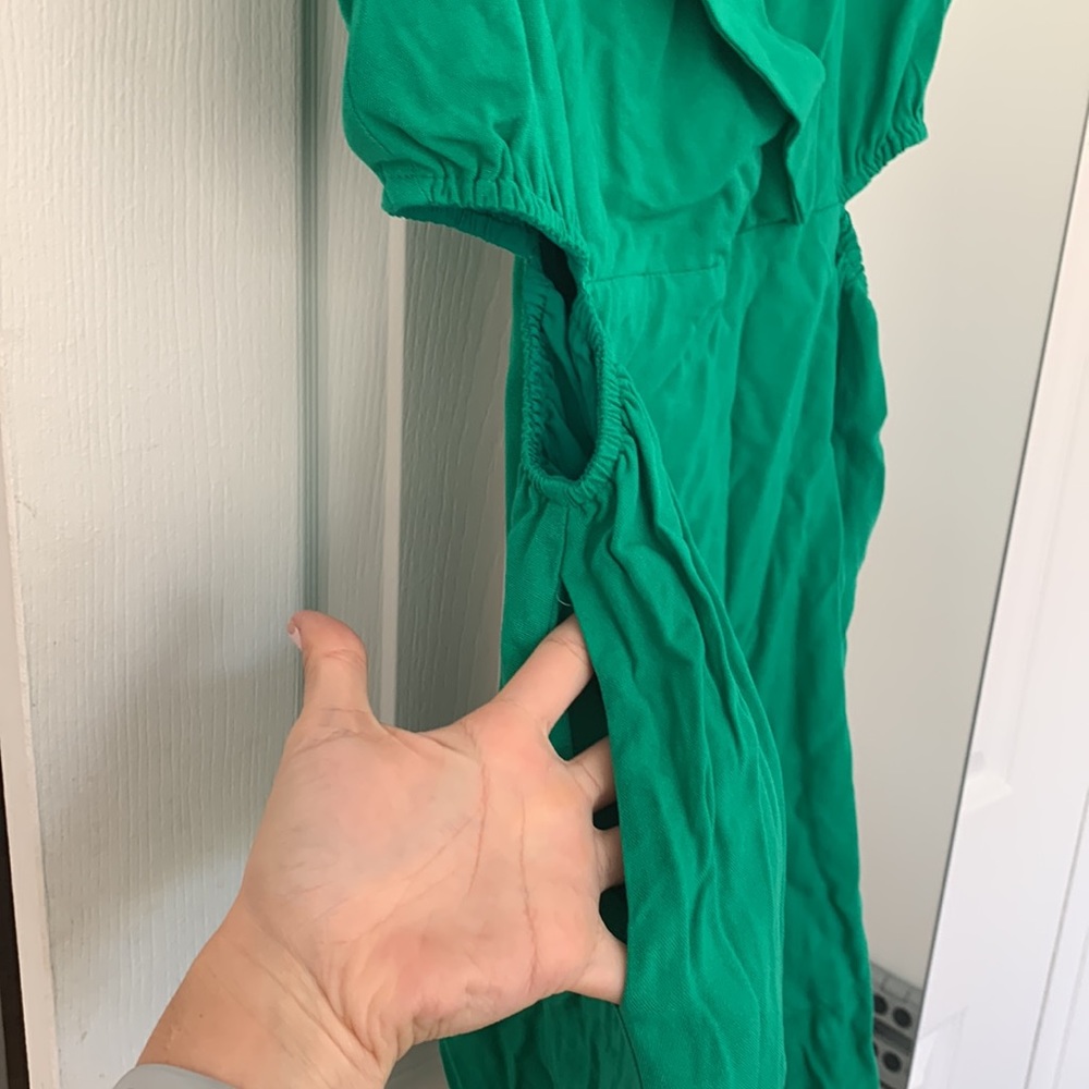 NWT✨ Lelis Kelly Green side cut out mini shirt dress with pockets size Small - Picture 3 of 5